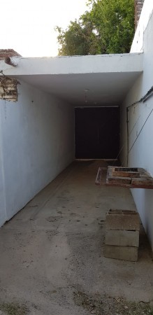 Ameghino Sur  casa y galpon 300m2 a metros Av. Fuerza Aerea