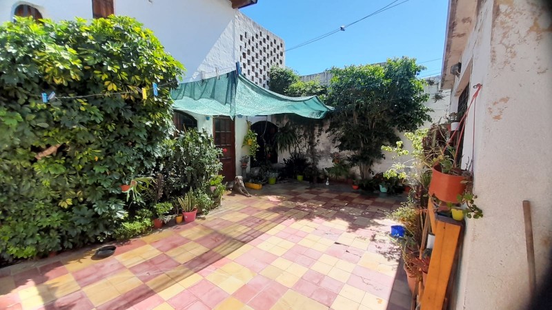 Vendo B° El Trebol casa y depto sobre brown