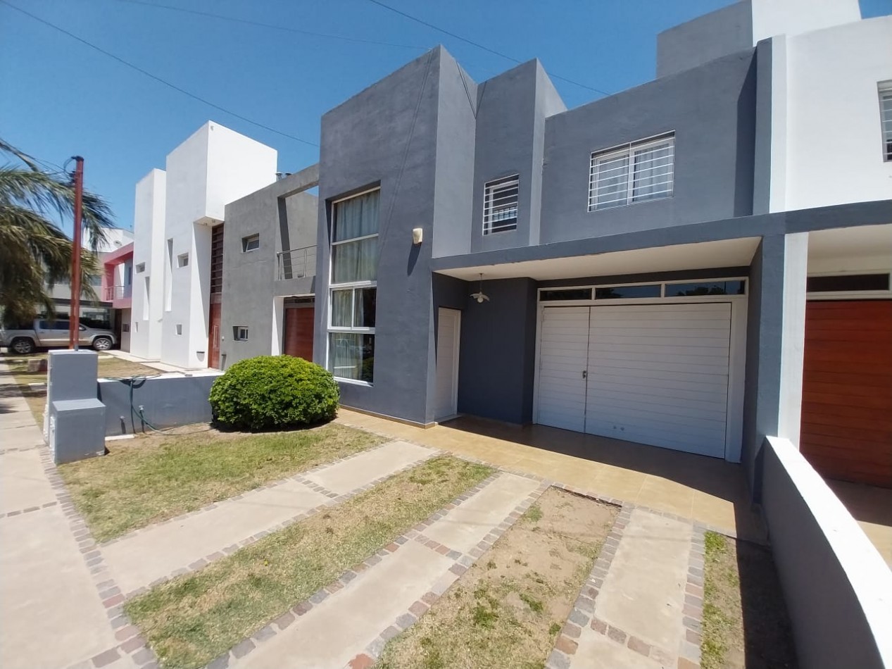 Jardines del Olmo casa venta 3 dor zona Manantiales 