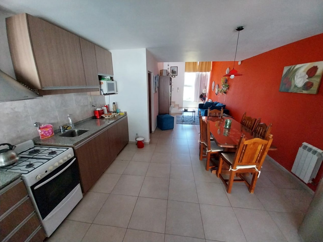 Jardines del Olmo casa venta 3 dor zona Manantiales 