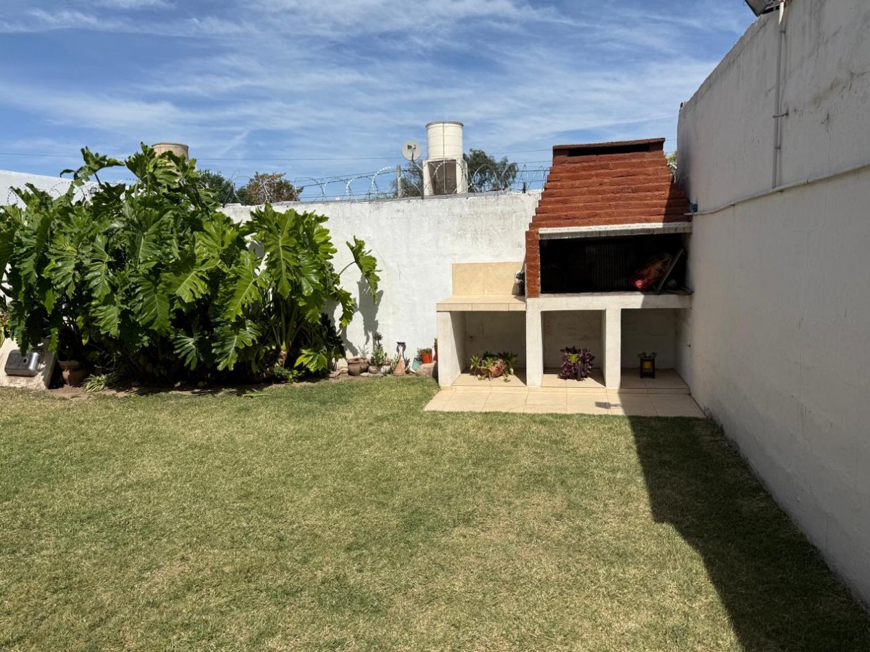 Centro America casa venta incluye depto en Planta Alta