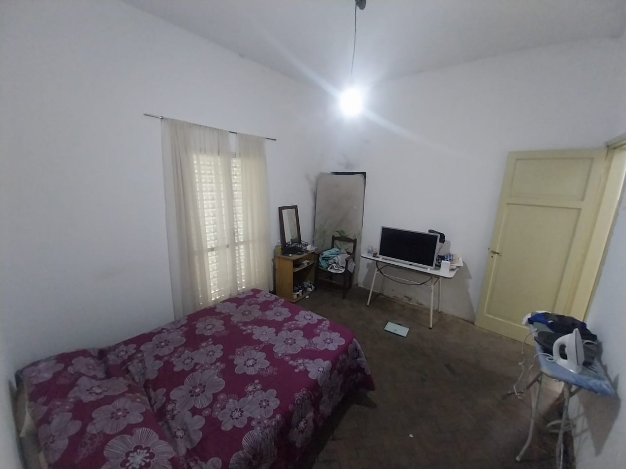 Villa Cabrera casa a refaccionar sobre Italia zona Caraffa