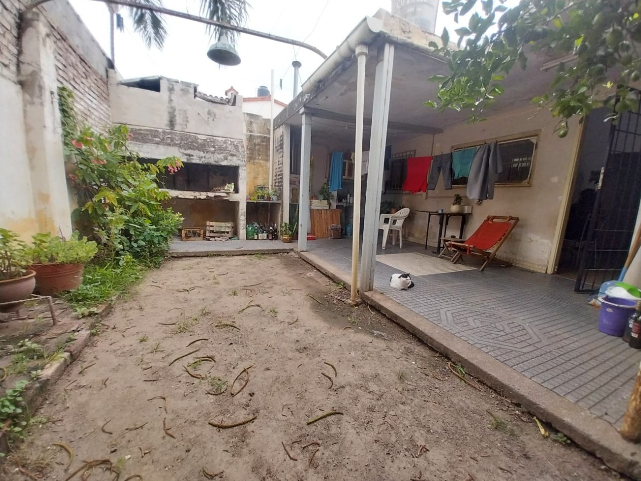 Villa Cabrera casa a refaccionar sobre Italia zona Caraffa