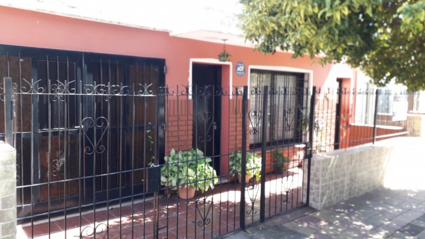 Vendo B° El Trebol casa y depto sobre brown